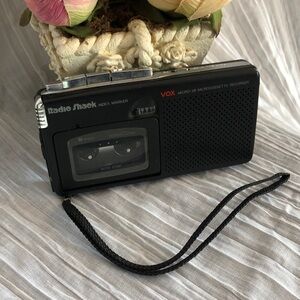Vintage RADIO SHACK mini handheld voice microcassette recording recorder machine